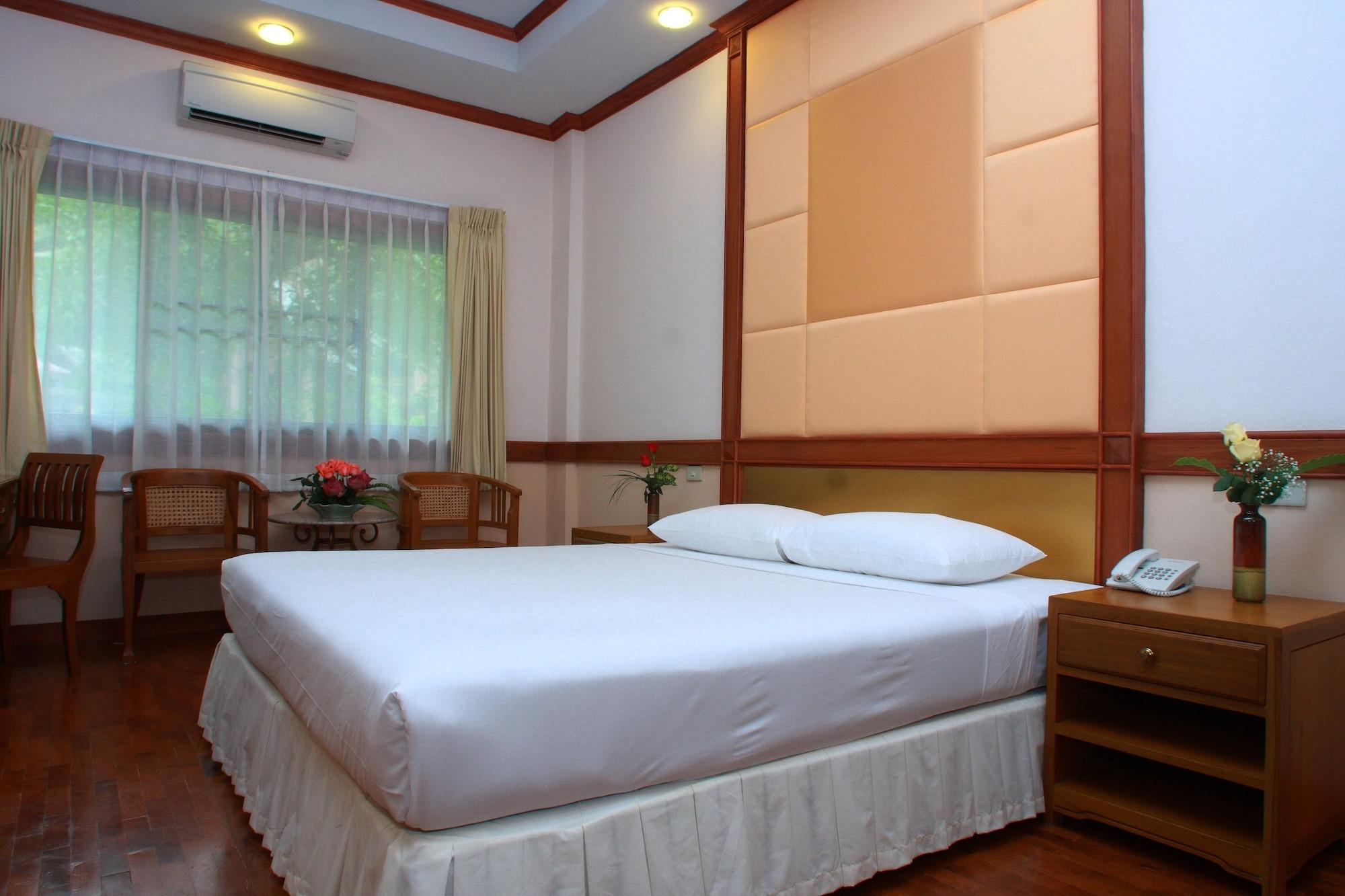 Suan Bua Hotel & Resort Ban Pong  Екстер'єр фото