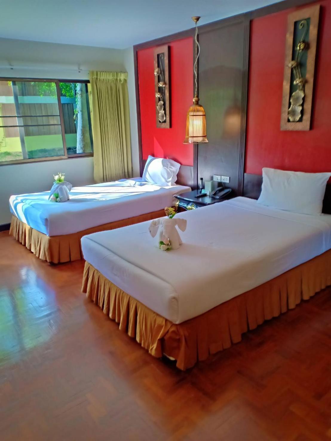Suan Bua Hotel & Resort Ban Pong  Екстер'єр фото