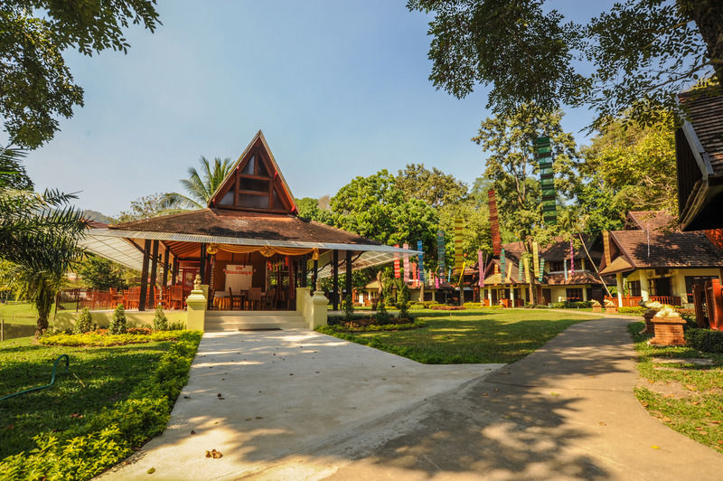 Suan Bua Hotel & Resort Ban Pong  Екстер'єр фото