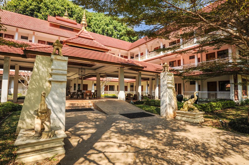 Suan Bua Hotel & Resort Ban Pong  Екстер'єр фото