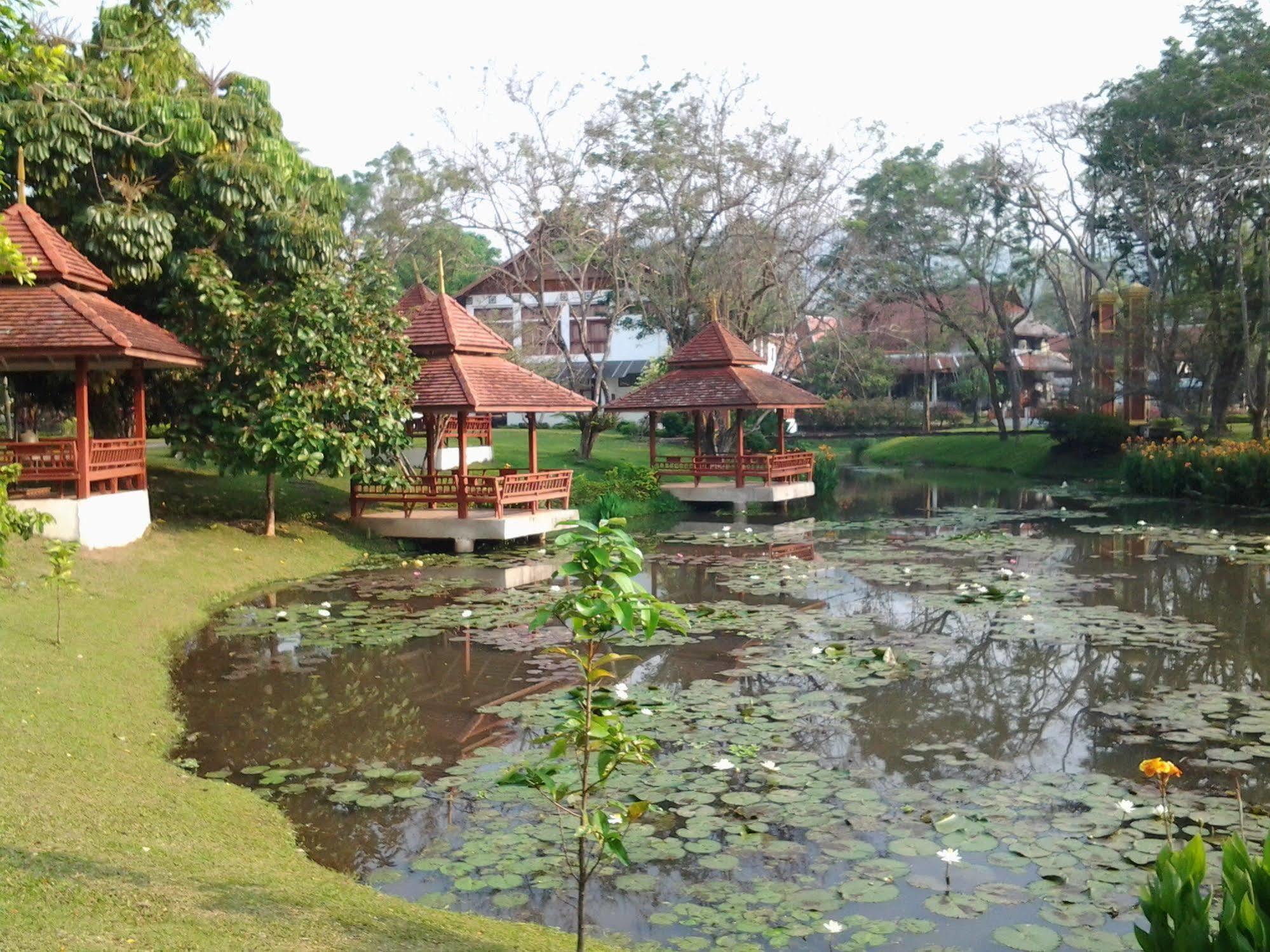 Suan Bua Hotel & Resort Ban Pong  Екстер'єр фото