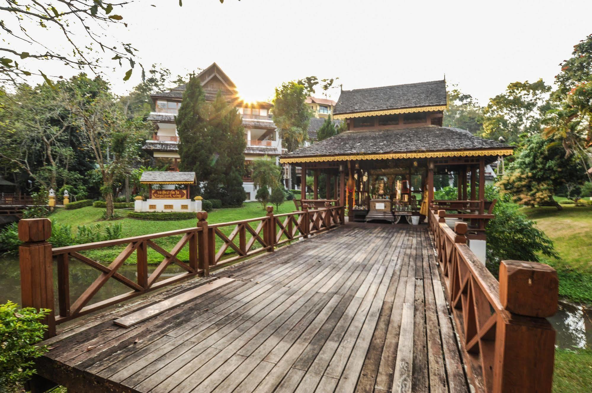 Suan Bua Hotel & Resort Ban Pong  Екстер'єр фото