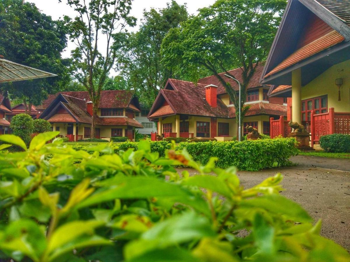 Suan Bua Hotel & Resort Ban Pong  Екстер'єр фото