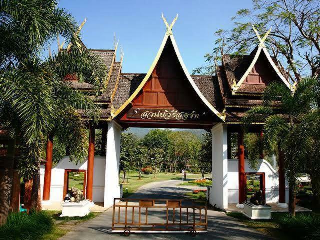 Suan Bua Hotel & Resort Ban Pong  Екстер'єр фото